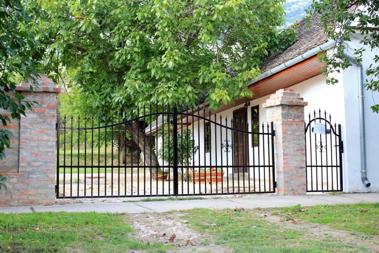 Retro Vendeghaz Villa Nagyharsány Dış mekan fotoğraf
